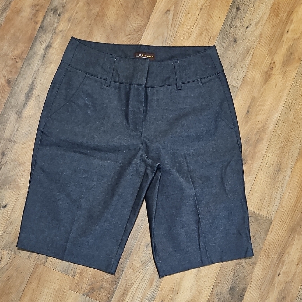 👖Dana Buchman Signature Shorts